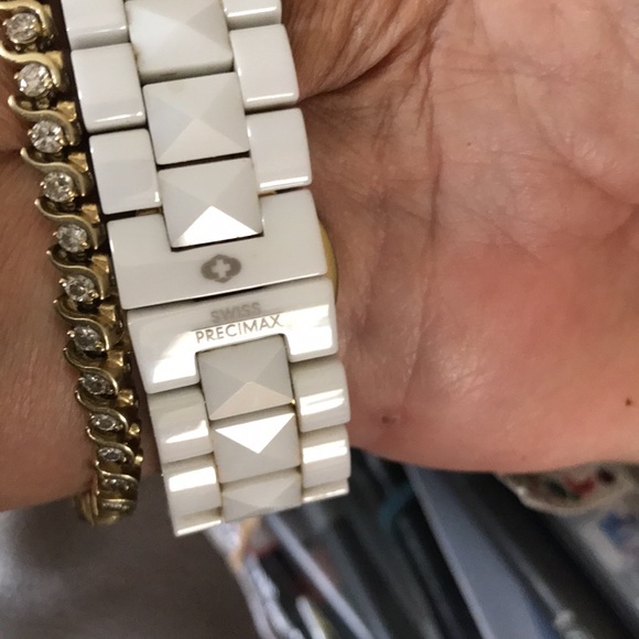 beautiful swarovski crystal and ceramic battery operated woman’s watch. - Picture 4 of 12